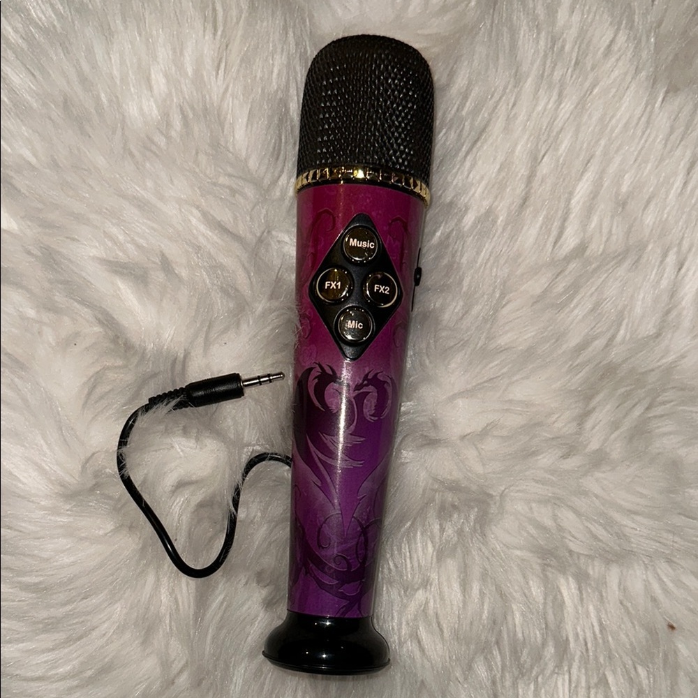 Descendants 2 Wireless MP3 Black Microphone - great condition